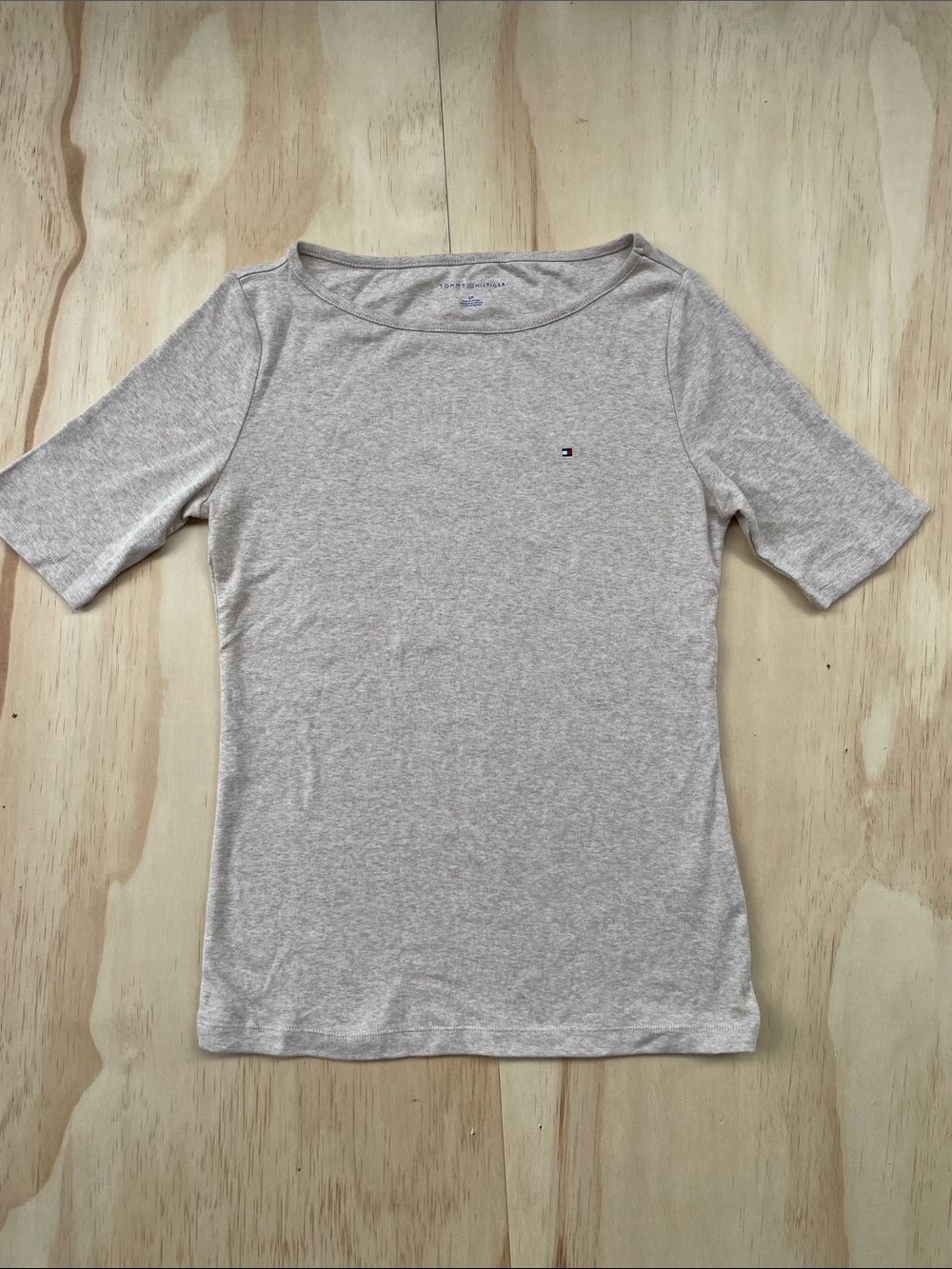 Tommy Hilfiger Women’s Cream Slim Short Sleeve Tee Small